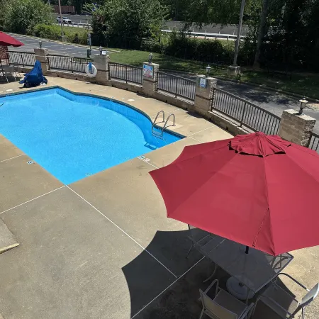 Red Roof Inn & Suites Cornelius - Lake Norman