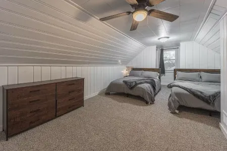 Charming 3-bedroom house with WiFi, AC in amazing Rockford