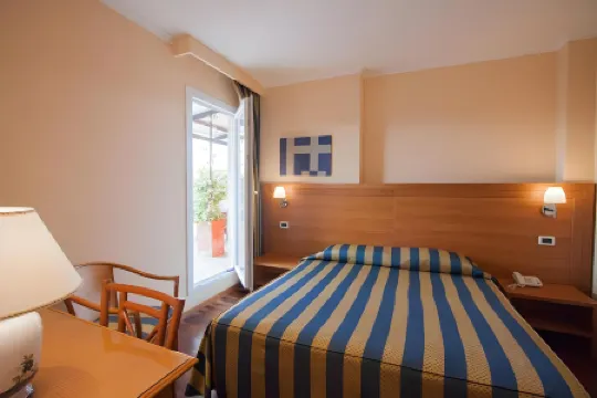 Hotel Laurentia Отели рядом с достопримечательностью «Порта-Маджоре»