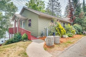 Pet-Friendly Wisconsin Cabin on Lake w/ Fire Pit!