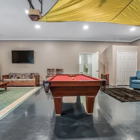 Waterfront 4 Bed 3 Bath Sleeps 8 - Free River Cruise with Week Long Rental