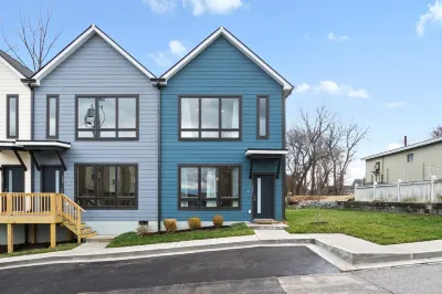 Private Entrance and Dual-Master Suite - Luxury Modern Townhome Hotels near Swan Lake Tennis Complex