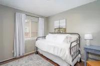 Central Hayden Retreat • Fireplace, Fast WiFi, Fire Pit, Garage Park, DreamCloud Hotel a Hayden