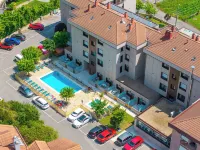 Hotel Los Arces - parking