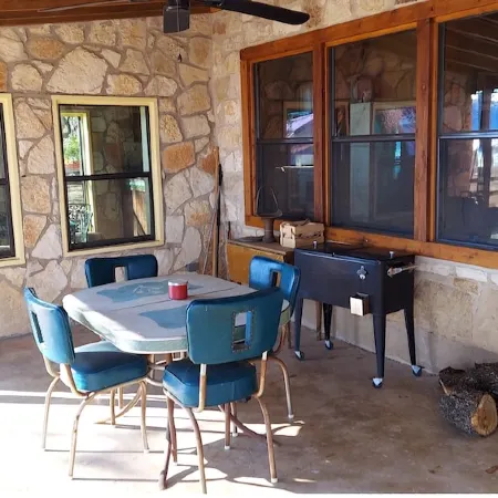 Cozy, private waterfront stone cabin on the north shore of Lake Travis