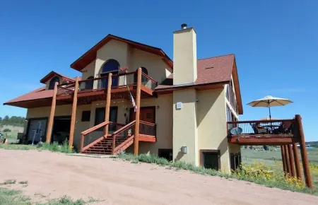 Elk Springs Ranch with grand mountain views with new frisbee disc golf course.