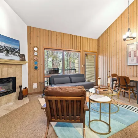 Scenic 1 Bedroom W/Loft at Mount Bachelor Resort!