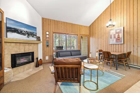 Scenic 1 Bedroom W/Loft at Mount Bachelor Resort!
