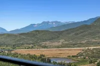 Park City close-4-bedroom, 3.5 bath new home with Fast WiFi, AC, Garage & VIEWS!