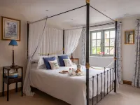 Ryeworth Cottage Hotels in Kingham