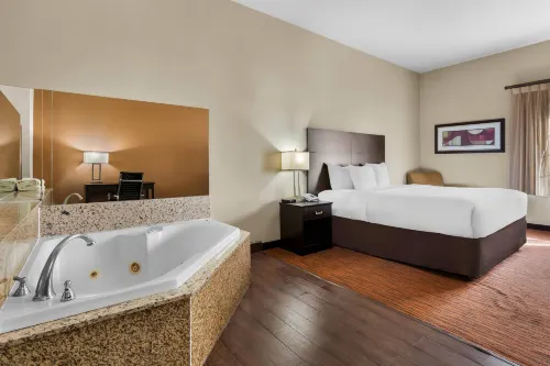 Comfort Suites Clovis - Fresno - Pools