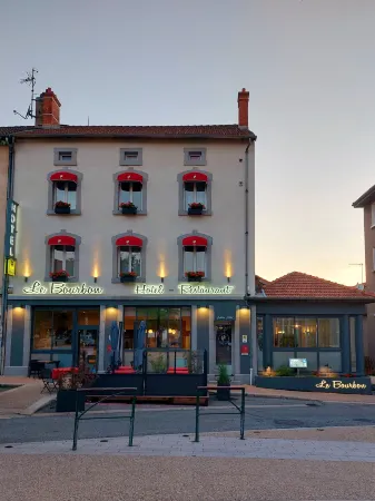 Hôtel Logis le Bourbon Отели в г. Сен-Жюльен-Шаптёй