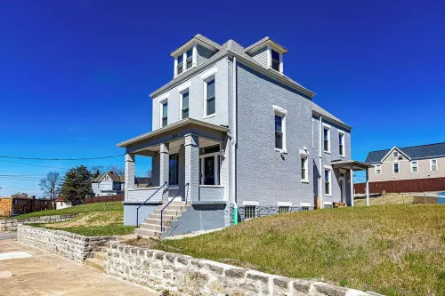 Musketeer Manor ~ 5 bedrooms & 4.5 baths off street parking & central location!!