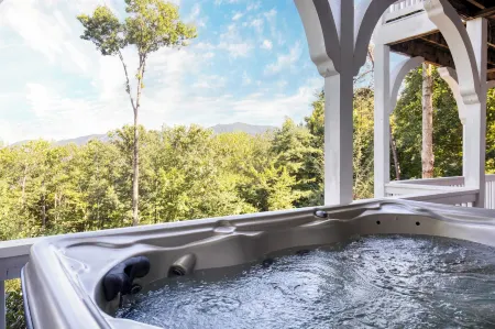 Juliet by AvantStay Mountain Views Near AshevilleBlack Mountain Отели в г. Суоннаноа