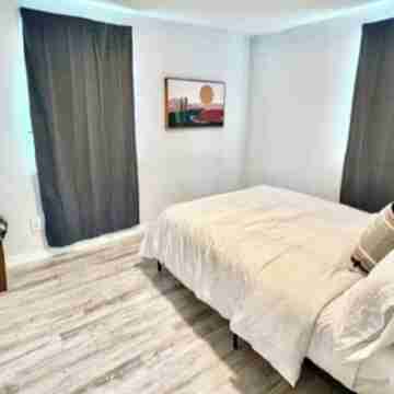 Hacienda East - Contemporary, Bright, Just Right Rooms