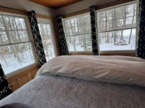 Serene Dragonfly Point at Meta Lake: 3-Acre Property on Private Lake Hotels in Lincoln