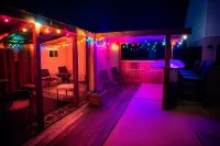 Quiet Getaway with pool and full of amenity backyard! - 4 estrellas