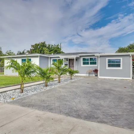 2 Mi to Hard Rock Stadium Studio in Miami Gardens