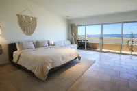 OCEAN FRONT - HIGH END - ON THE SAND - Zenview - 4-bedrooms - Serene  -Sleeps 10