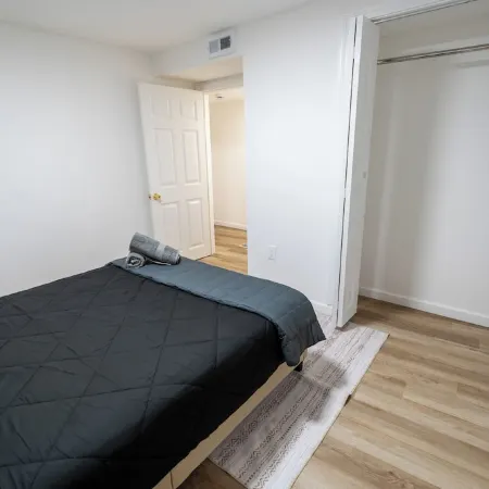 Spacious and Stylish Apartment Perfect for Your Getaway in Beverly!