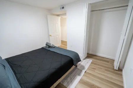 Spacious and Stylish Apartment Perfect for Your Getaway in Beverly! Отели рядом с Аэропорт Беверли