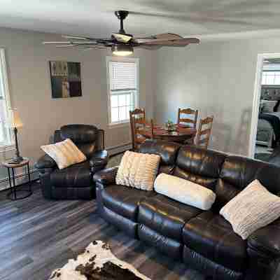 Cozy 2-bedroom apartment in delightful Greenwood Lake with AC, WiFi Others