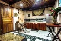 Lovely Garden, 1 bedroom, with POOL & AC - Rogers Hospitality - Quepos/MA