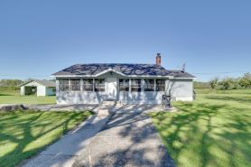 Cozy Cottage with 600 of Green Bay Frontage and Dock!