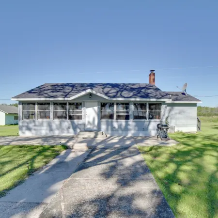 Cozy Cottage with 600 of Green Bay Frontage and Dock!
