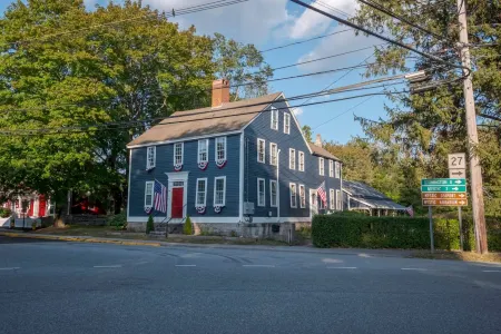 Nautical Inspiration and Colonial Comfort - Charming Historic Escape