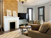Downtown EVV 2BR- 1.5BA Apt-  Chandler A