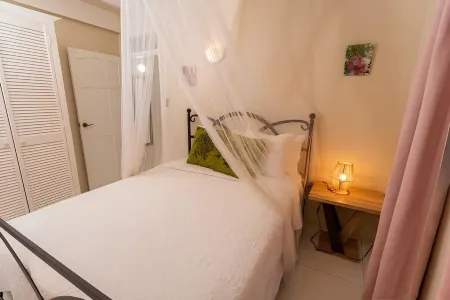 Providence,where nature meets home, every path leads to peace.Strong WIFI, AC.