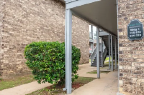 Ideally 2Br Near Lake Apartment