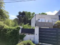Maison Contemporaine Avec Jardin et Piscine Hotels in Floirac