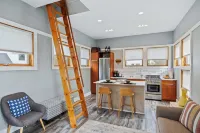 Condo Surrounded by Nature with Biking and Hiking - Charming Getaway Hotels in Springfield Township