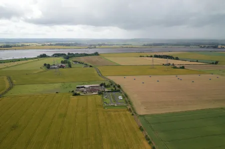 Highland Gateway Glamping & Caravanning Отели в г. Калросс