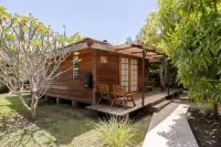 Fare Miro - Accès Plage Sable Blanc Privée Hotels in Afareaitu