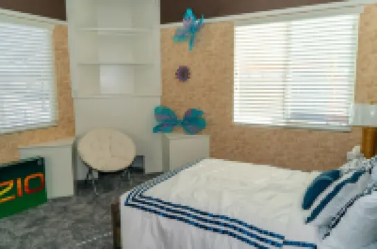 LUXURY HOME 3300 SQ FT, SPACIOUS WITH BEAUTIFUL PATIO