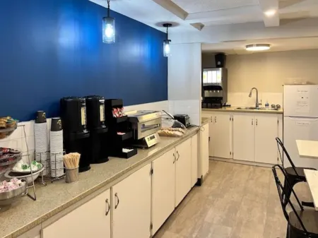 Econo Lodge Motel Village