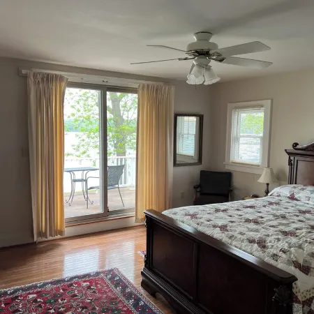 Charming 4-bedroom house with WiFi and AC in Branchport