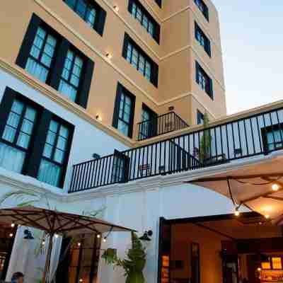 Grand Hotel Urban Hotel Exterior