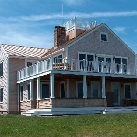 Ocean-View Oasis: Privacy - Close to Beaches & Sconset! Vehicle Ferry Available