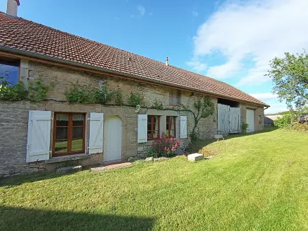 Gîte Le Belvédère du Lac between lakes and castles of the Dukes of Burgundy Отели в г. Сиври-ан-Монтань
