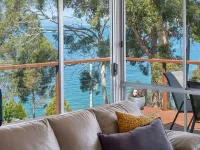 Little Roaring Beach Shack - cosy beachside retreat, Dover, Huon Valley. Hotels in Geeveston