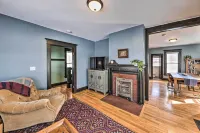 Newly Renovated Home Close to Dtwn Lawrence!