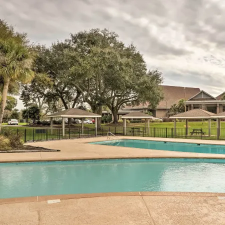 Diamondhead Condo - Marina, Pool Access & Golfing!