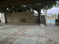 Appartement Cosy de 120 m2 Situé à Rasteau . Animaux de Compagnie Acceptés Hotels in Rasteau