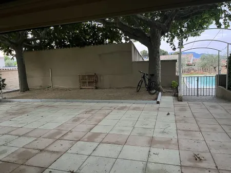 Appartement Cosy de 120 m2 Situé à Rasteau . Animaux de Compagnie Acceptés