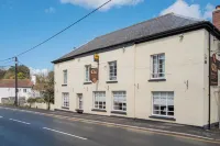 Charming Kenton Cottage Near Castles & Coasts