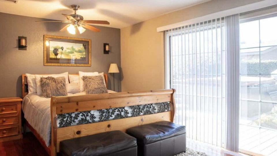 PARADISE BUNGALOW IN HUNTINGTON BEACH